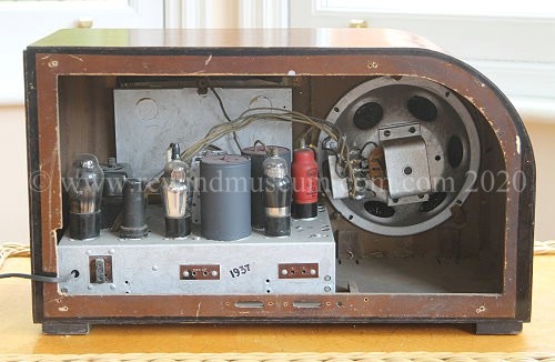 A view of a 1937 valve radio, with the valves, capacitors and speaker all visible.